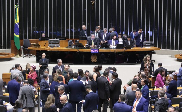 “pimenta nos olhos dos outros é refresco”: Congresso aprova Lei de Diretrizes Orçamentárias de 2025 com meta de déficit fiscal zero