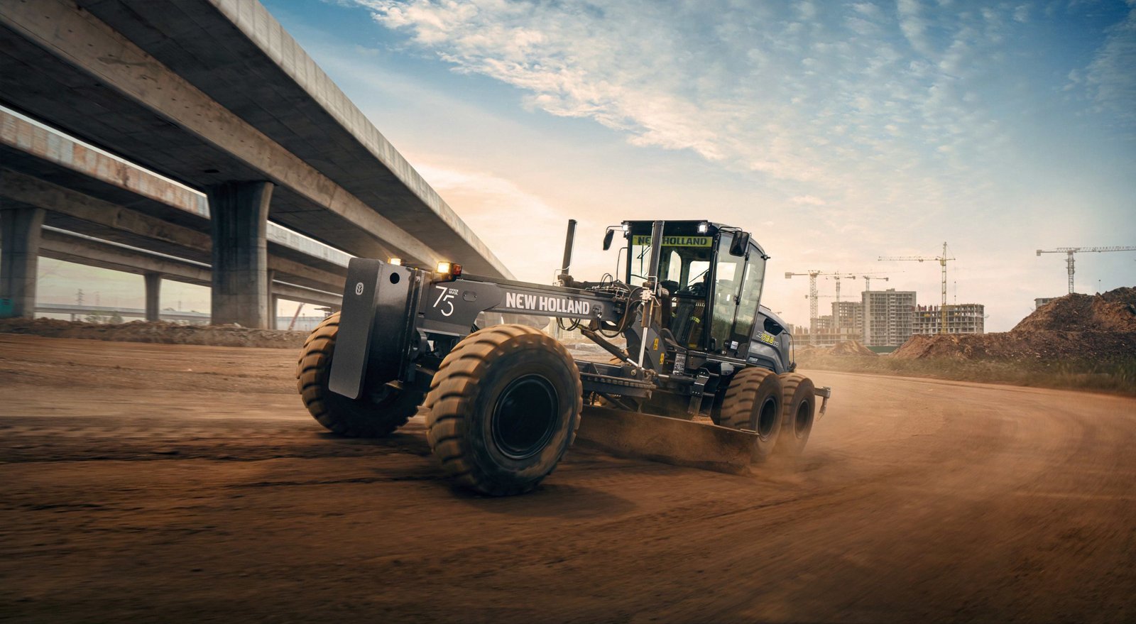 New Holland Construction e Bamaq marcam presença na InfraBusiness 2025 com soluções que impulsionam o setor de construção em Minas