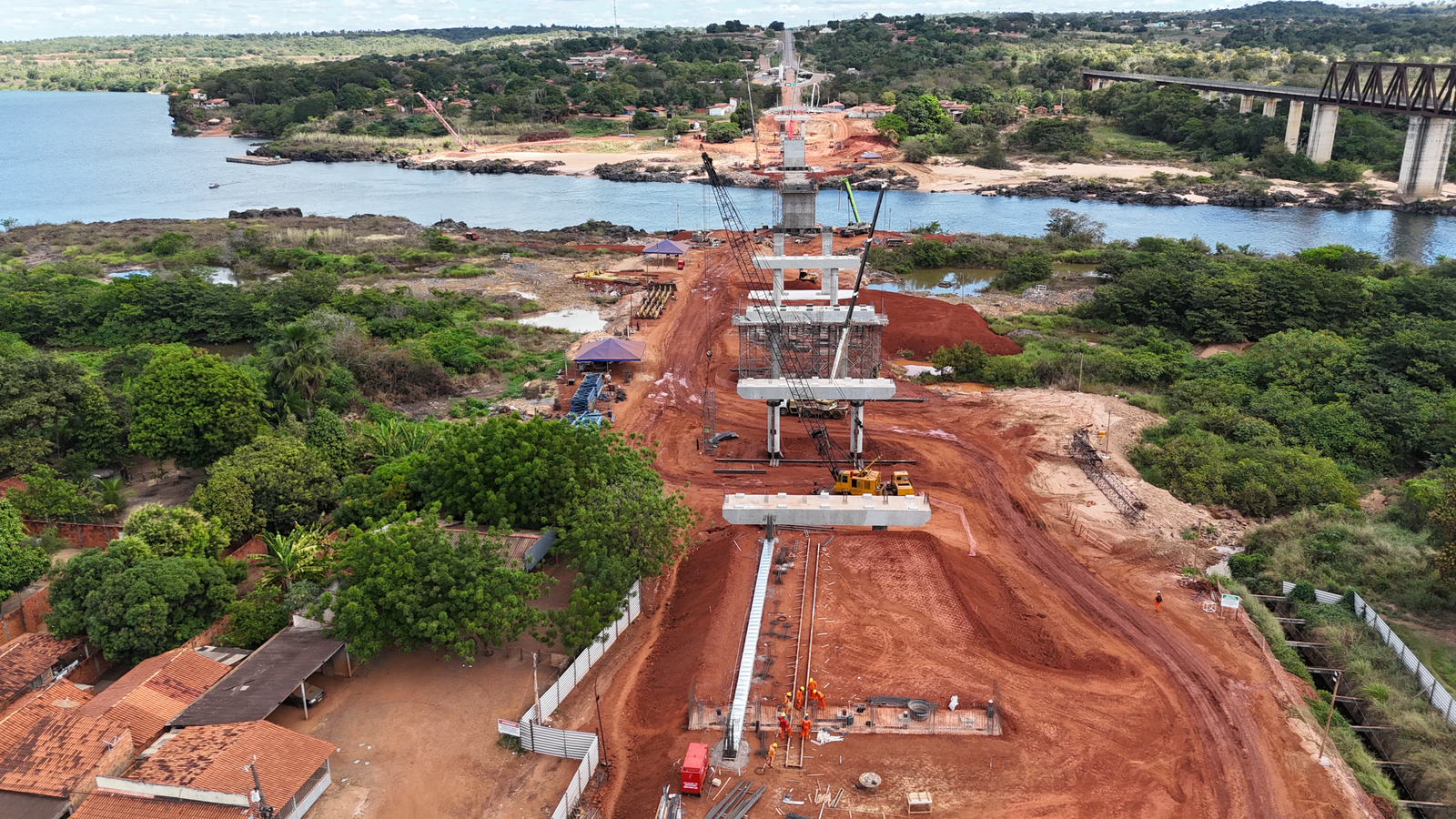 De olho nas obras de reconstrução da nova Ponte JK – BR 226, na divisa dos estado do MA/TO; trabalhadores cobram pagamentos de horas extras e benefícios