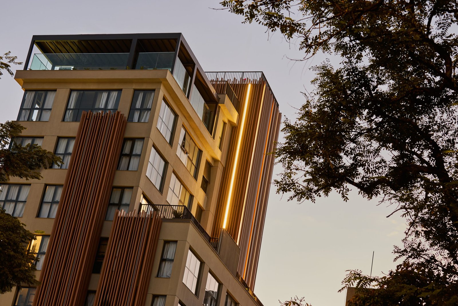 Hotel  & Decoração: Com atmosfera vibrante, estilo descolado e rooftop com vista panorâmica, TRIBE Belo Horizonte Savassi marca estreia da bandeira no Brasil