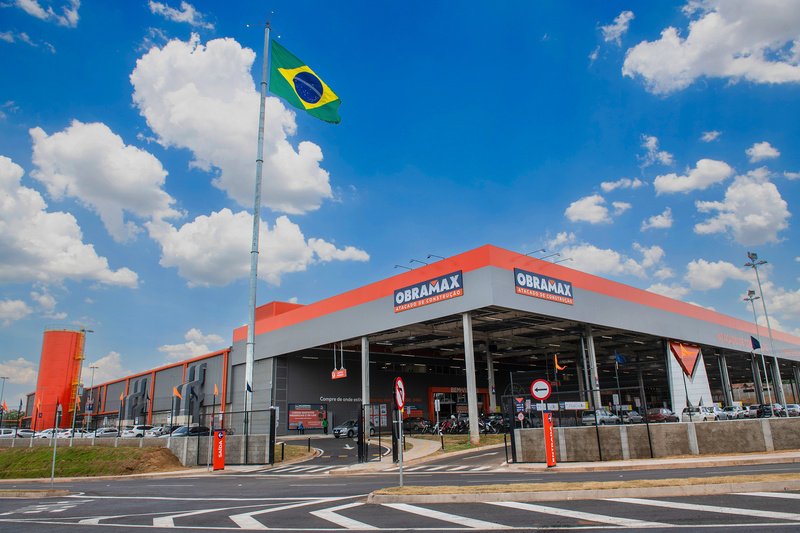 Rede de varejo abre mais de 2.600 vagas para cursos de capacitação gratuitos na área da construção civil