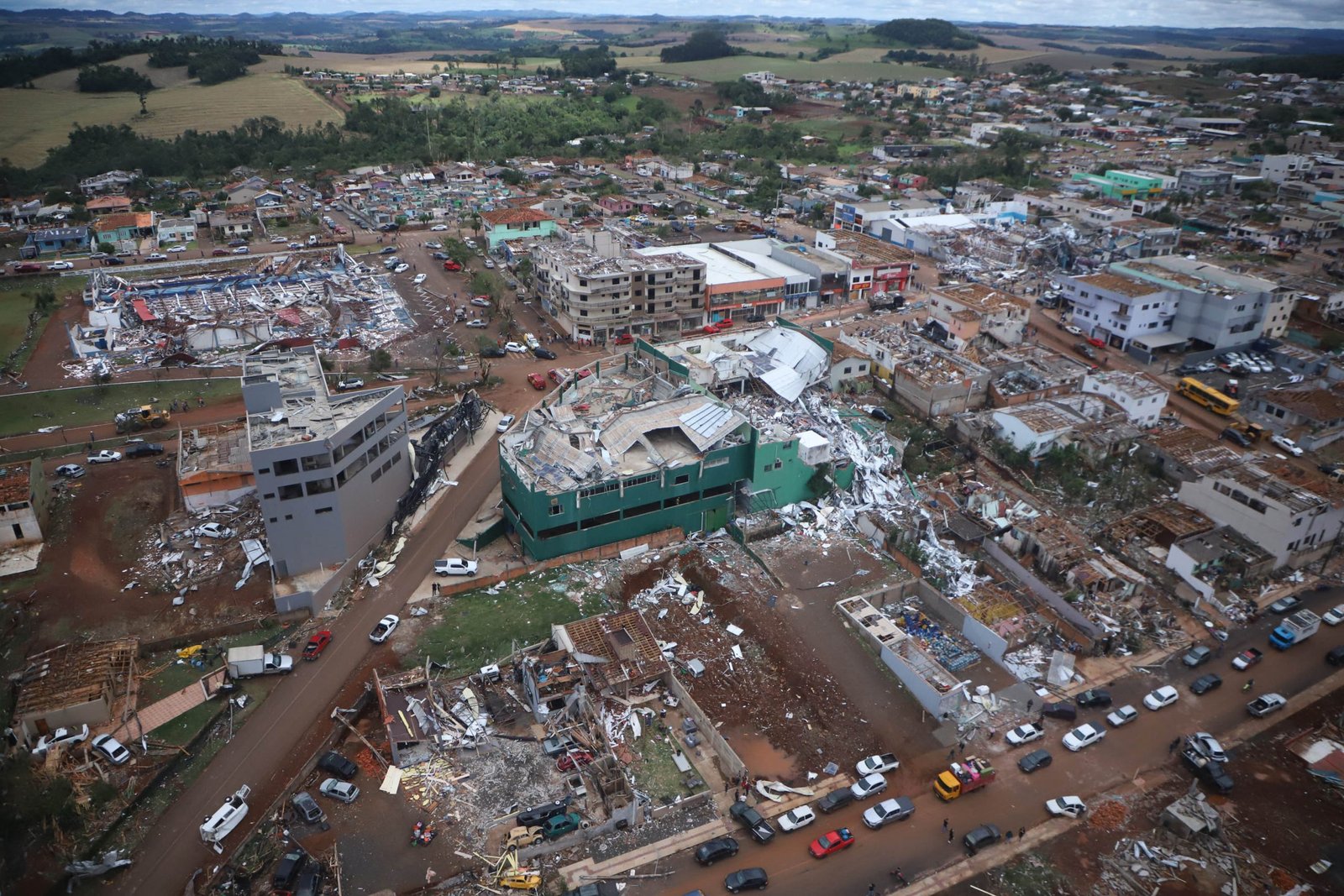 Efeitos climáticos: Tornado destrói cidade no Paraná; Governador decreta luto oficial de três dias em memória das vítimas